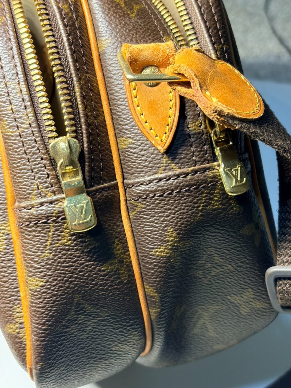 Authentic Louis Vuitton Monogram Reporter PM Shoulder/Crossbody Bag - Picture 6 of 10